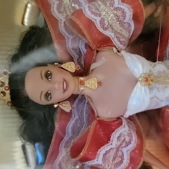 Special Edition 10th Anniversary Holiday Barbie 1997 - Picture 2 of 10